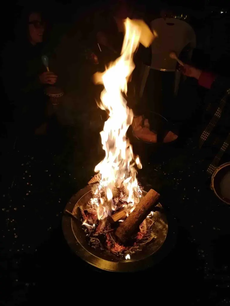 Beltane-Feuer im Kreis der Mondschwestern
